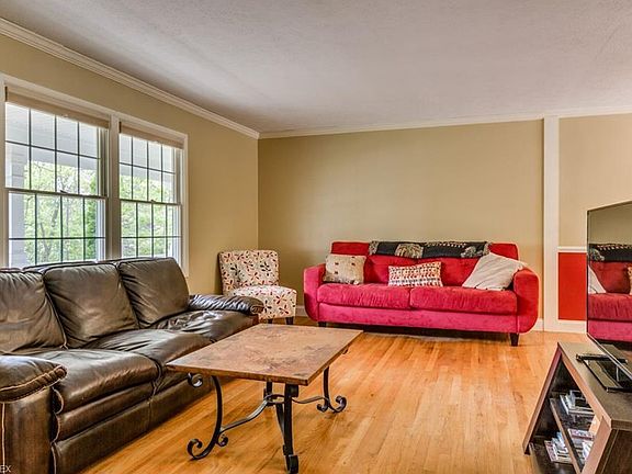 3rd image of 250 Richlyn Dr