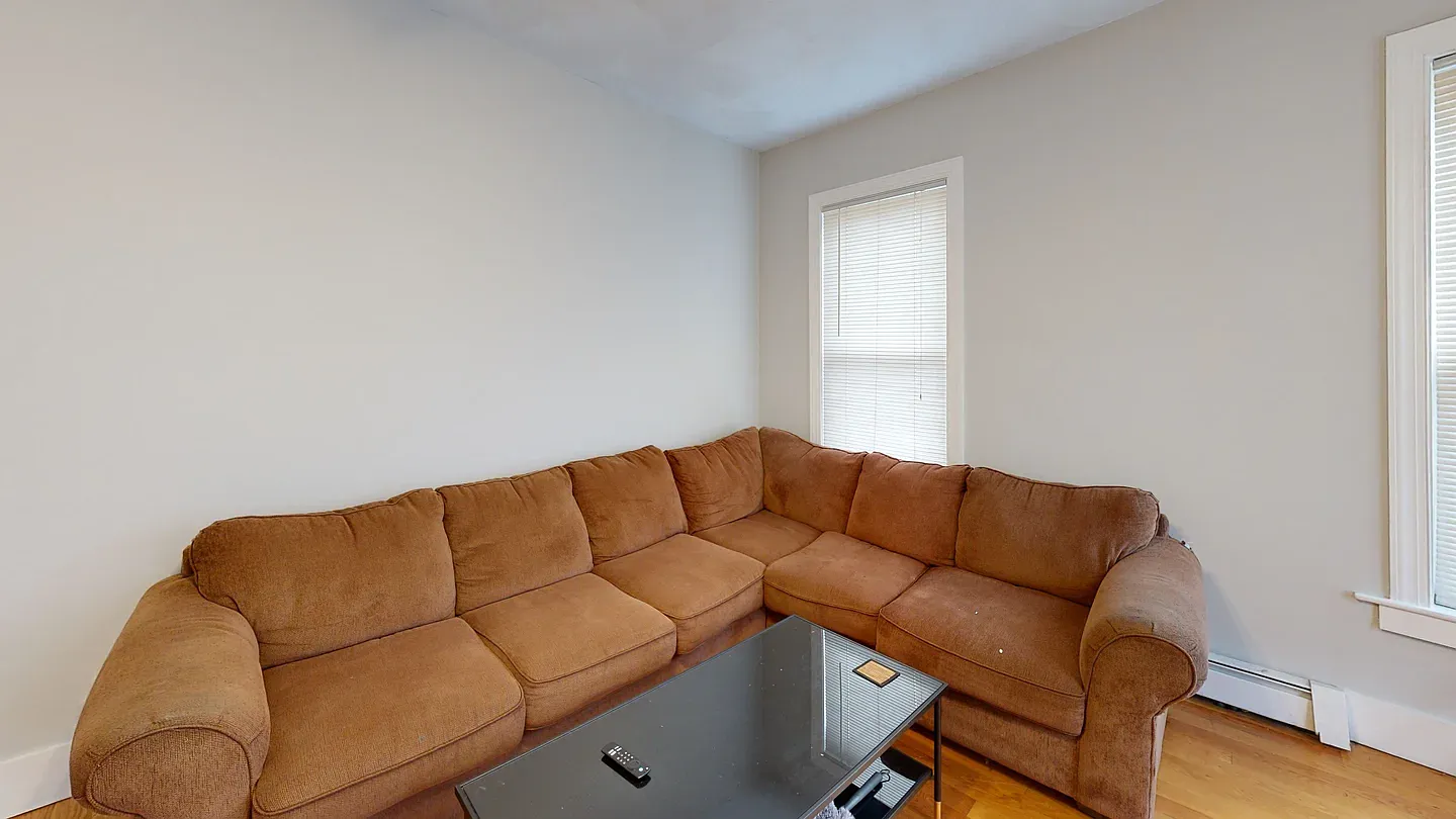 33 Portsmouth St — Photo 2