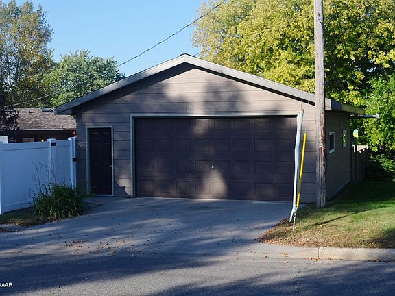 5th image of 429 6th Ave SE