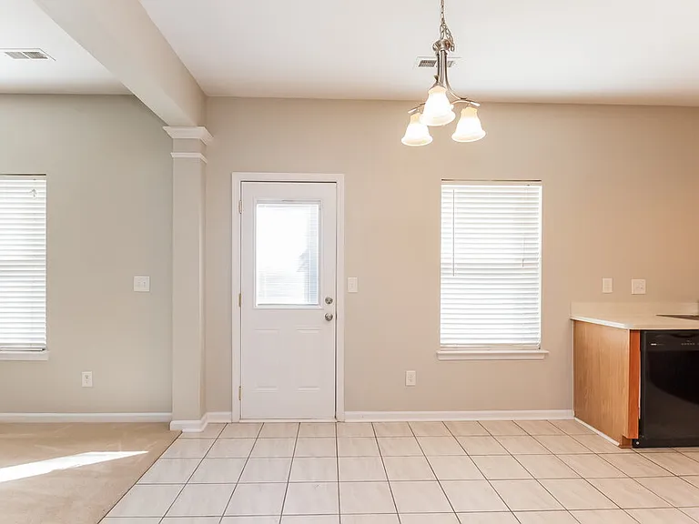 4716 Potters Glen Rd — Photo 5