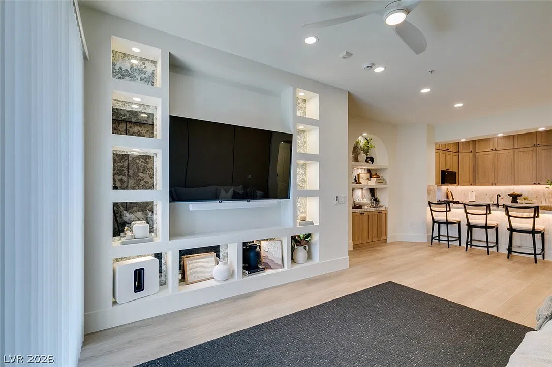 2 bed, 2.0 bath, 1273 sqft, $2,500 — Photo 3