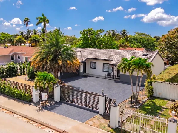 6320 NW 199th St, Hialeah, FL 33015