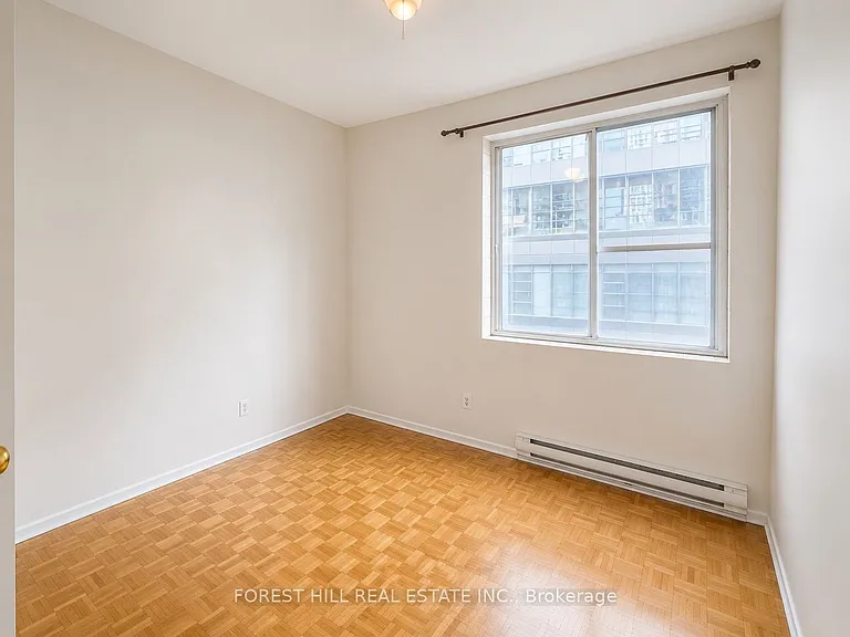 126 Dundas St E #301 — Photo 3