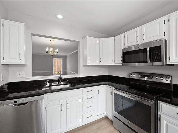 5th image of 299 S Pickett St