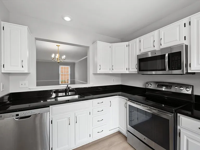 299 S Pickett St — Photo 5