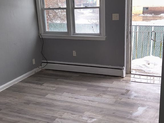 5th image of 272 S Marshall St #1