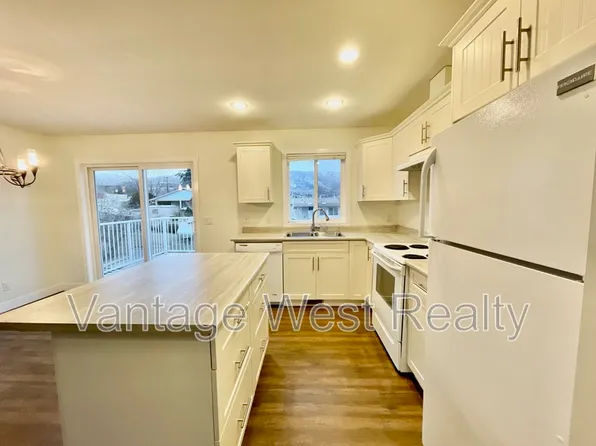 2442 Last Rd, West Kelowna, BC V4T 1K7