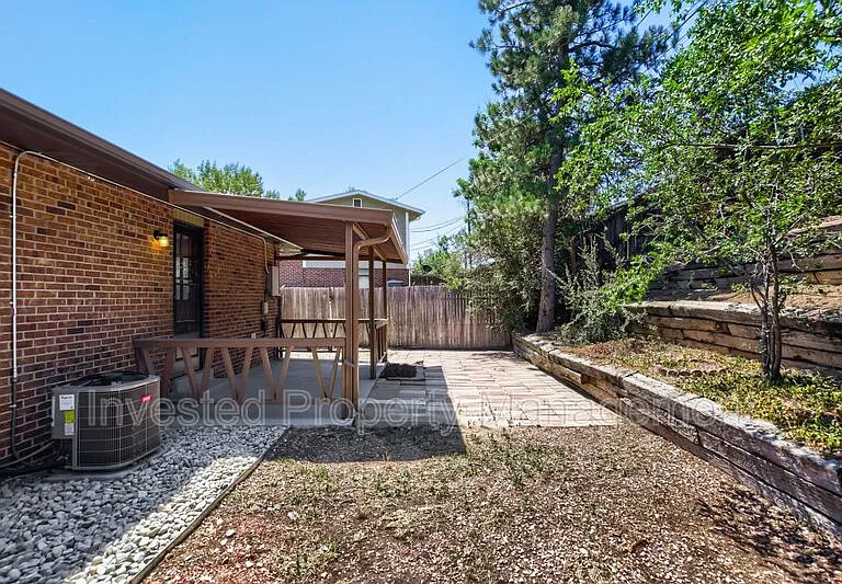 6473 Newcombe Ct — Photo 29