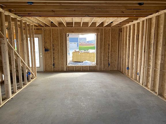 5th image of 507 Autumn Dr