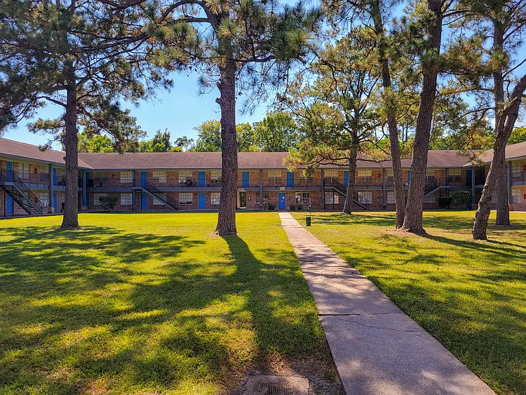 COURTYARD PARK APARTMENTS — Photo 52