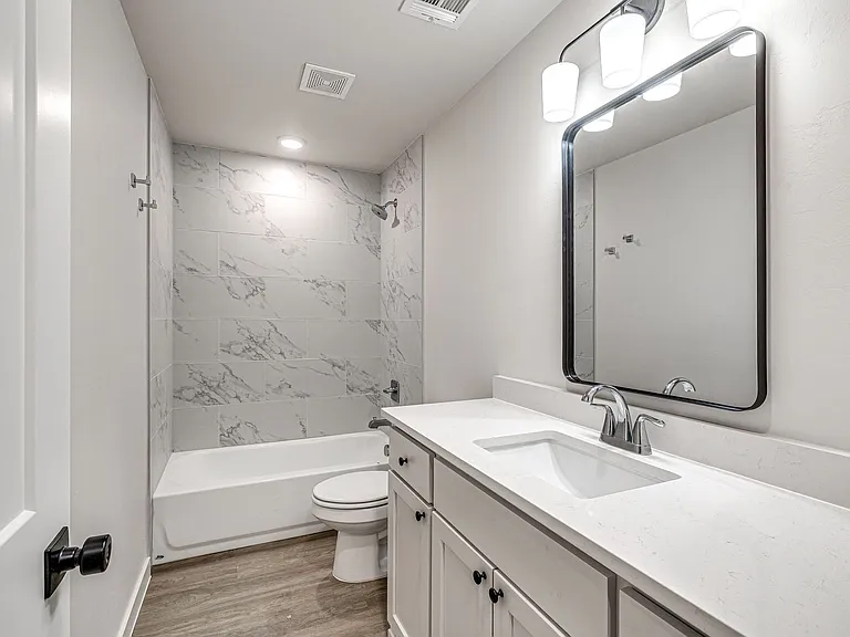 614 W 2nd St #110 — Photo 26