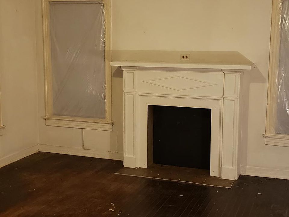 2nd image of 2631 Hoyer St