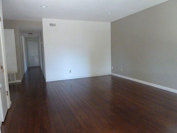 4th image of 683 Torreya Ave