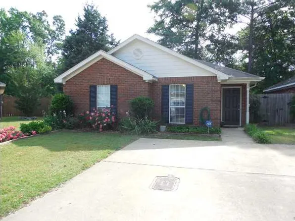 70 Meadow Oaks Pl, Millbrook, AL 36054