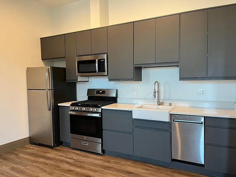 401 2nd St #206 — Photo 10