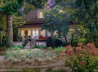 15 Poplar Park Blvd, Pleasant Ridge, MI 48069