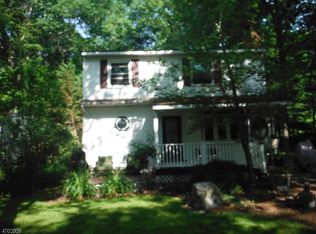 950 Plymouth Lake Dr, Newton, NJ 07860