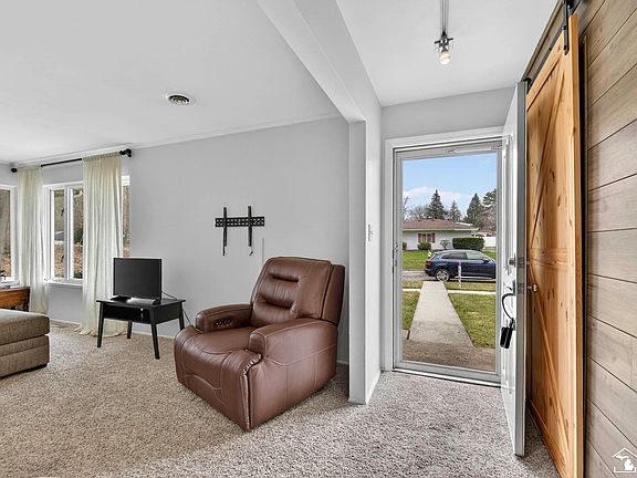 5th image of 3739 Ridgedale Ln