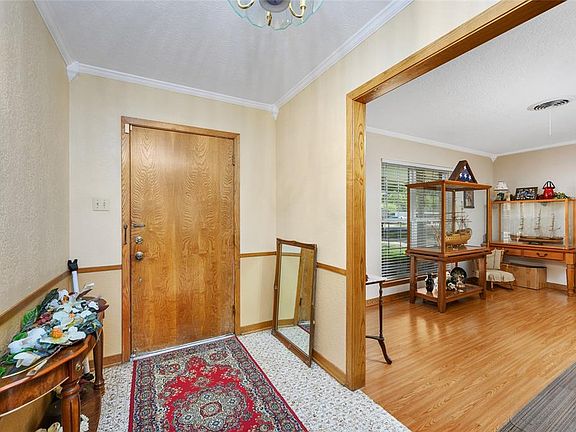 5th image of 2307 James Bowie Dr