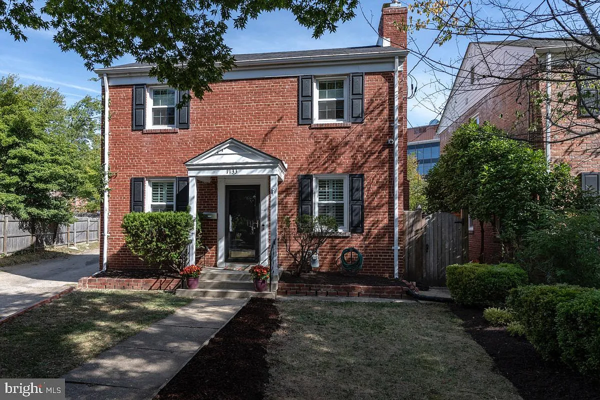 1133 Kalmia Rd NW photo 1