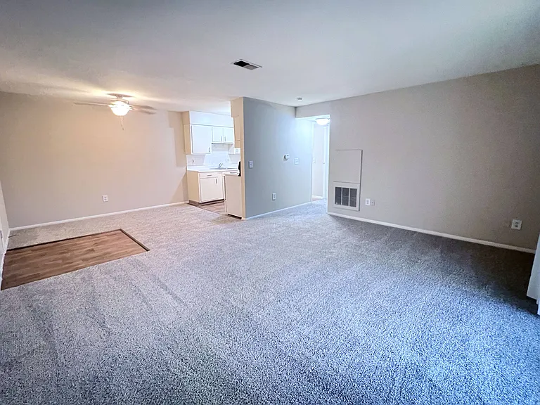 Crown Ridge Apartments — Photo 37
