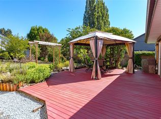 862 Canterbury Rd, Saanich, BC