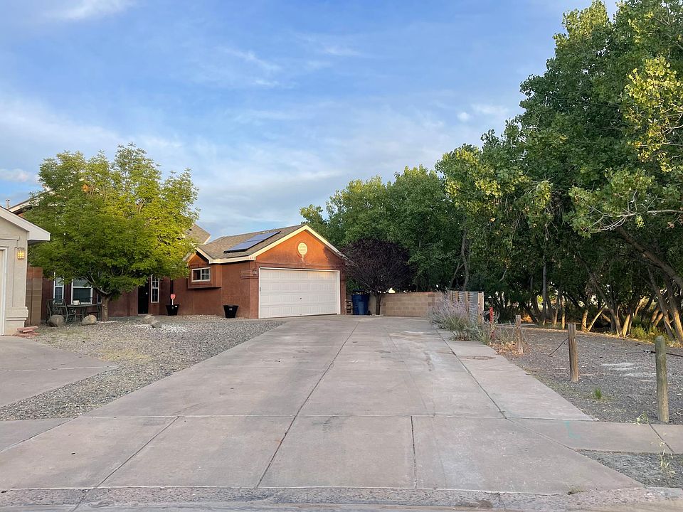 1st image of 652 Avenida Pastoral NW