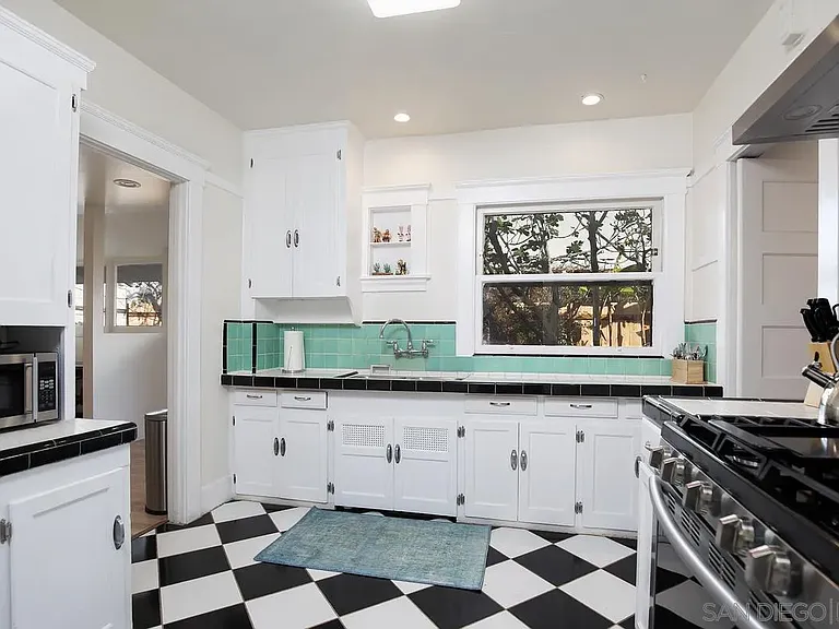 422 W University Pl — Photo 5