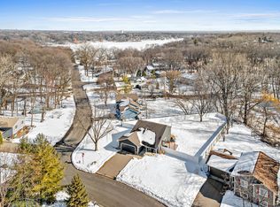 631 Conestoga Trl, Chanhassen, MN 55317