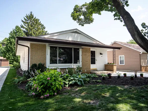2424 North 116th STREET, Wauwatosa, WI 53226