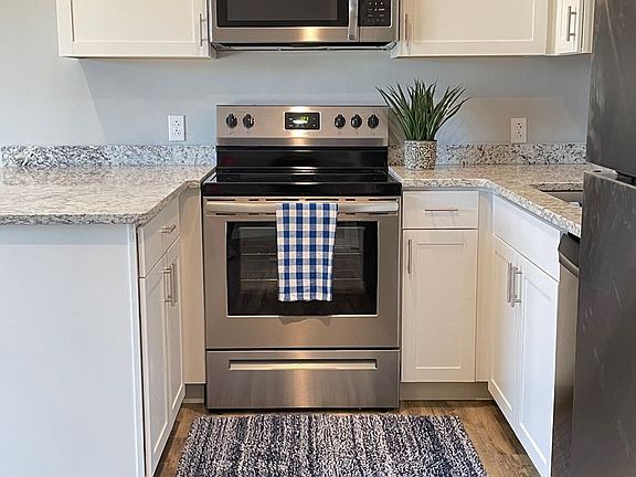 2nd image of 130 Bellbrook Ln #2