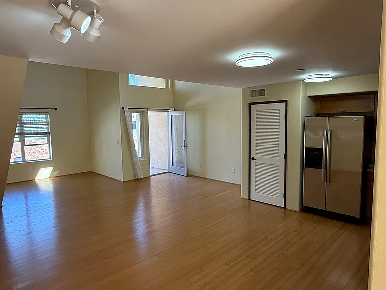 255 W 7th St #20 — Photo 4