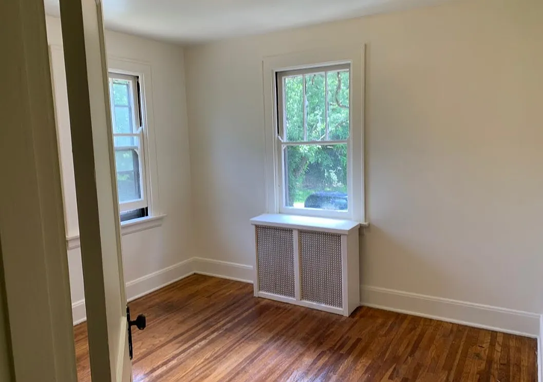Large Apartment In Price Hill — Photo 4