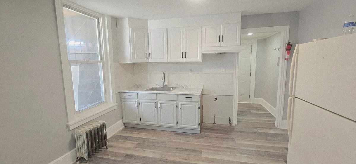 Building Photo - 114 N 10th St #D