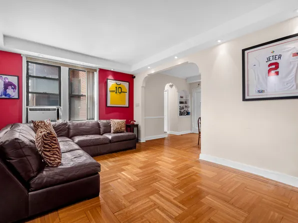 657 East 26th Street image 1 of 7