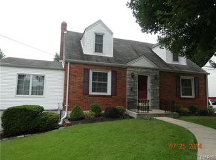 534 Darst Rd, Saint Louis, MO 63135