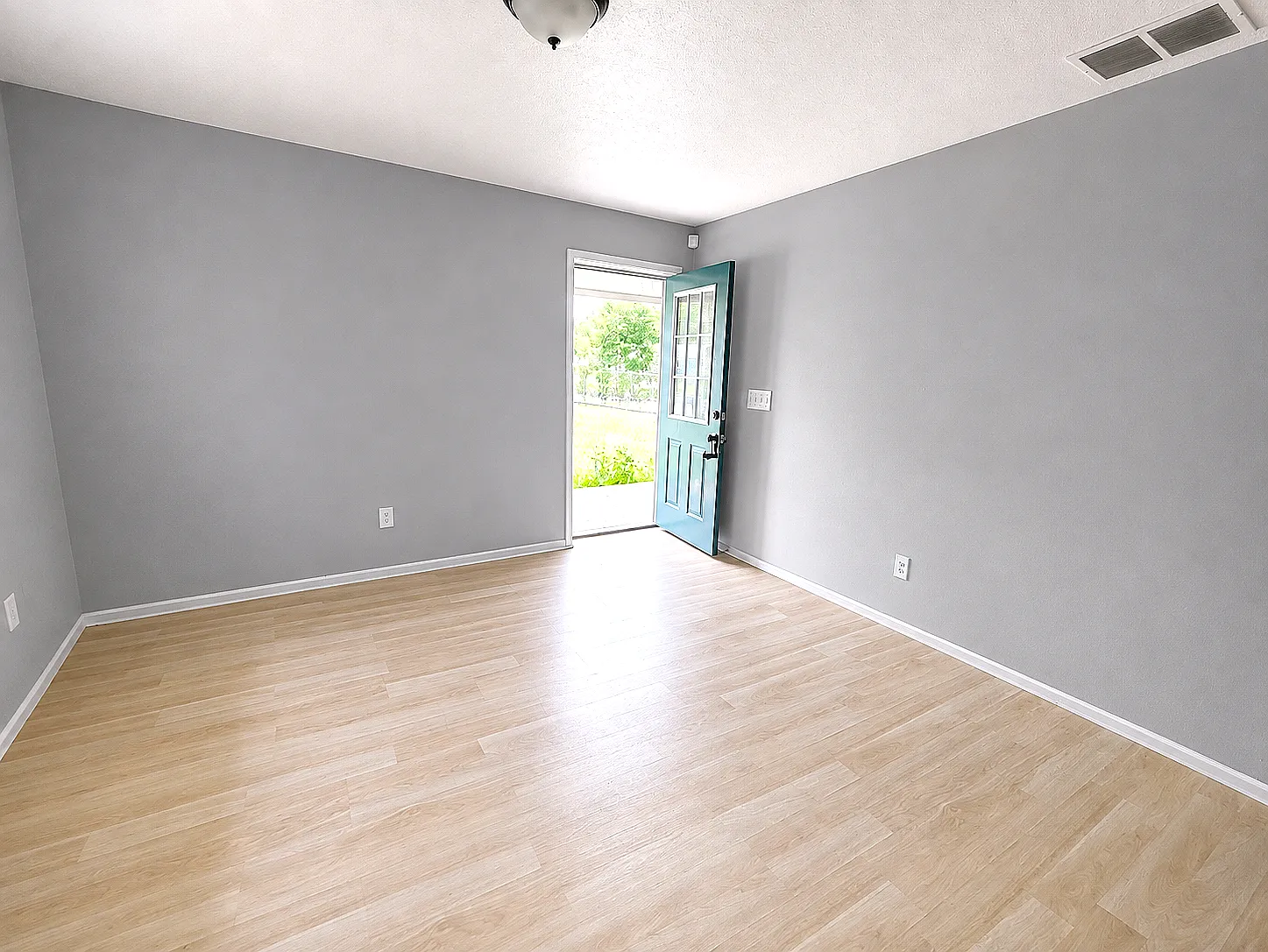 2615 Collier St — Photo 3