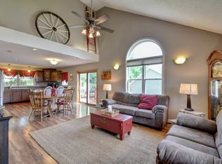 540 Fox River Hills Dr, Waterford, WI 53185