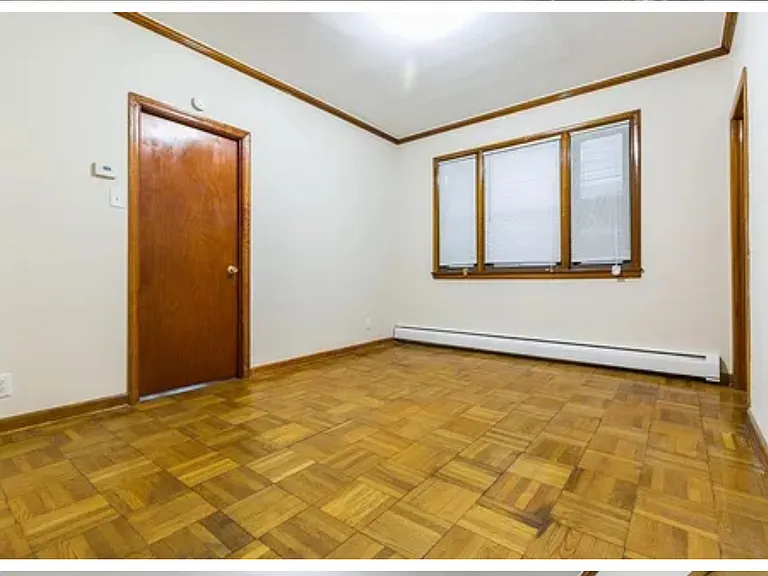 81 E 24th St #1-R — Photo 4