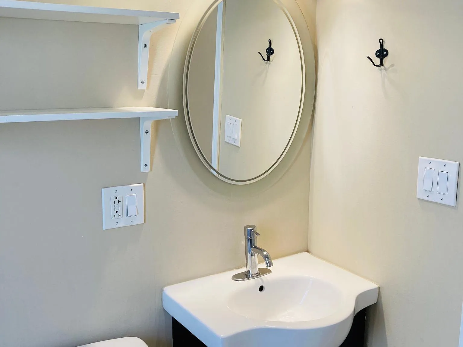 4838 W Hutchinson St — Photo 3