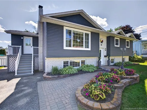 21 Adams Ave, Miramichi, NB E1V 3Y6