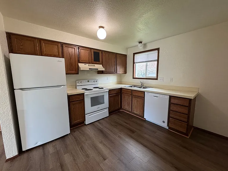 1411 G St #B — Photo 14