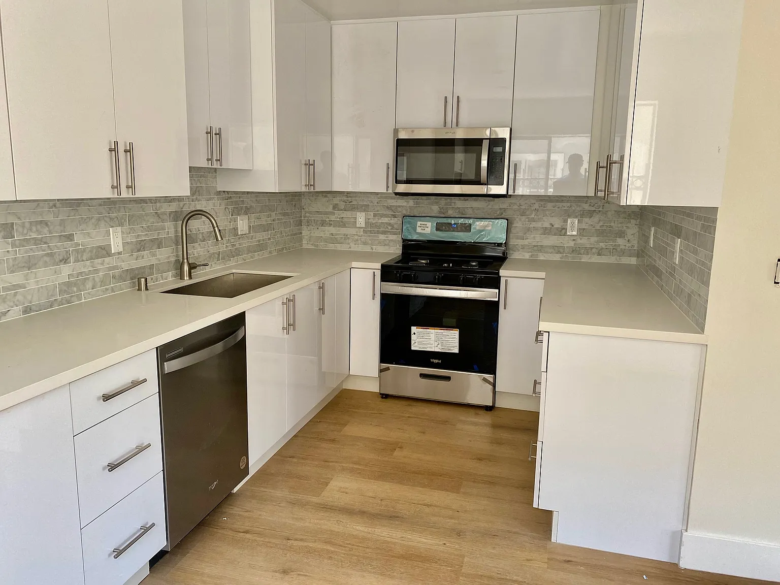 2 bed, 1.5 bath, 1000 sqft, $2,995 — Photo 3