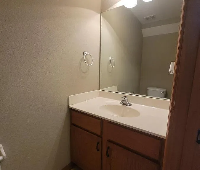 1620 NW Samantha Ct — Photo 6