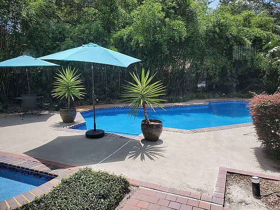 4th image of 515 Woodstead Ct