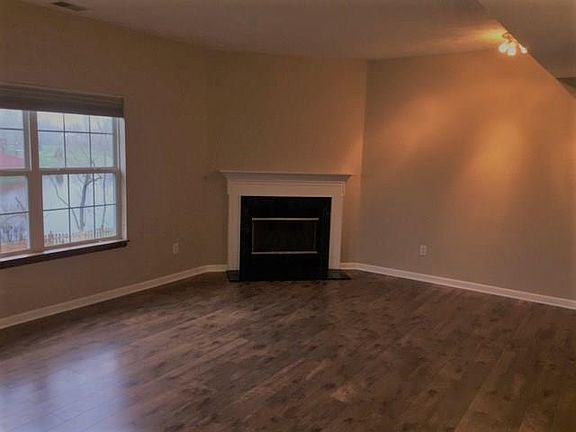 4th image of 9929 Fountain Cove Ln