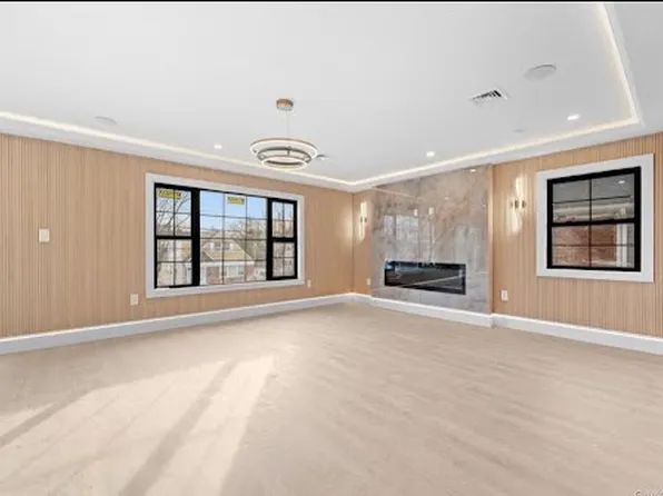 24917 147th Rd #2, Rosedale, NY 11422