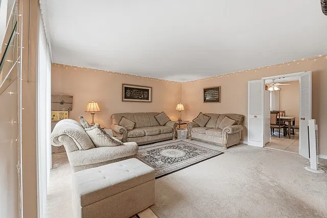 3 bed, 1.5 bath, 1200 sqft, $3,000 — Photo 2