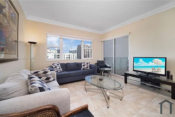 2 bed, 1300 sqft, $3,400 — Photo 2