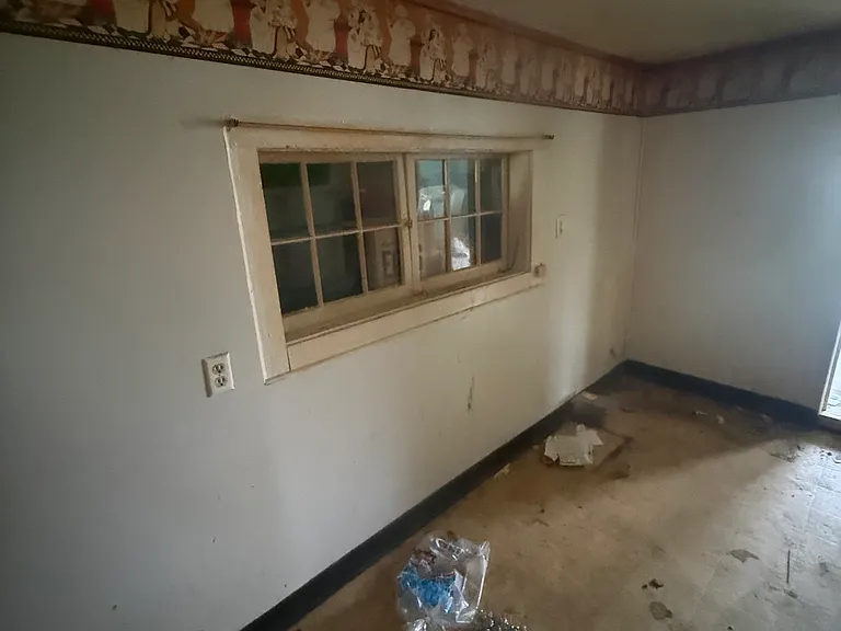 533 Higgins St — Photo 7